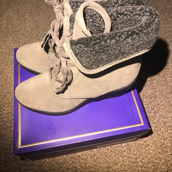 🆕 White Mountain {KOKO} Suede Wedge Heel Faux Fur Lined Booties - Picture 5 of 15